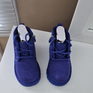 Toddler Neumel UGG size 9